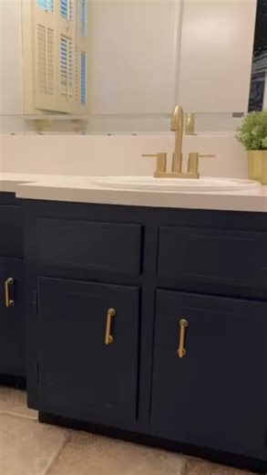 Rust-Oleum on Instagram: "Goodbye, dated bathroom. Hello, total transformation! A new sink, fresh hardware and a whole new vibe. We love to see it! 👏 Products Used: Rust-Oleum HOME Countertop Coating Kit, Cabinet Transformations Kit and Tub & Tile Refinishing Kit"