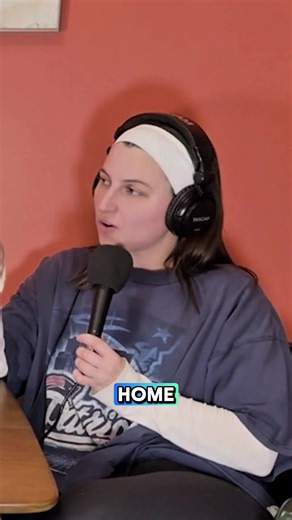 There’s a LOT of power in sitting at the club 🤓🤓🤓 Edited by @Sean Curley @norafriedcomedy @Hanna Gerlander #clubs #clubbing #newyorkers #zohranmamdani #sitting