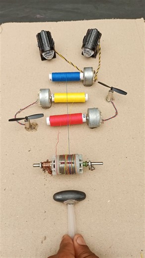 मैंने एक साथ 3 धागा खींचकर 4 जनरेटर घूमाकर 2 ड्रोन 2 बाइक बल्ब को पावर दिया • Dc motor New project