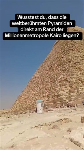 Viele stellen sich die Pyramiden mitten in einer endlosen Wüste vor. Doch tatsächlich beginnt die Stadt praktisch direkt neben einem der beeindruckendsten Bauwerke der Menschheitsgeschichte. 🏜️🏙️ Erlebe dieses einzigartige Weltwunder mit unserer exklusiven deutschsprachigen Tagestour nach Kairo. ✅ Besuch der Pyramiden von Gizeh ✅ Besichtigung der Sphinx ✅ Eintritt ins neue Ägyptische Museum ✅ Deutschsprachiger Reiseführer ✅ Deutsche Reisebegleitung ✅ Komfortabler Transfer mit erfahrenen Fahrer