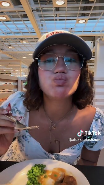 iusebothhands (@alexxsplashzone)’s videos with original sound - iusebothhands