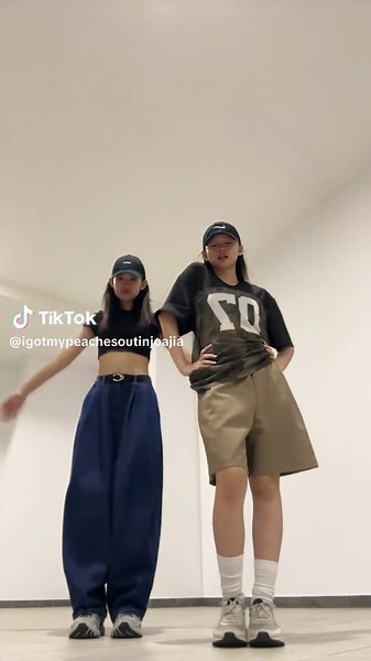 Celebrate GG's 17th Anniversary with Dance Challenge | Girls' Generation