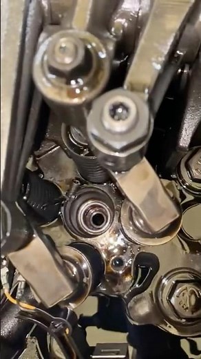 🧐🔧⚙️⚠️ Injector Cup Leak Test on a Cummins X15 – Finding the Problem! 🛠️💧