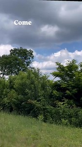 A float down the Toccoa River is pure Blue Ridge summer with sunshine, mountain scenery, and just enough current to carry your cares away. 😎 | Visit Blue Ridge GA
