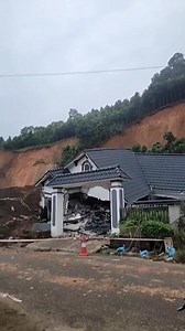 282K views · 1.6K reactions | LÀO CAI: 2.000 M3 ĐẤT, ĐÁ ĐỔ ỤP XUỐNG...