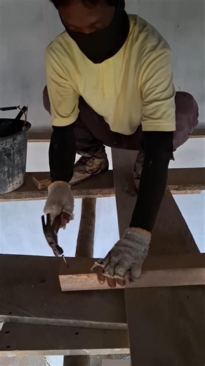 This is an easy way to install a house ceiling frame