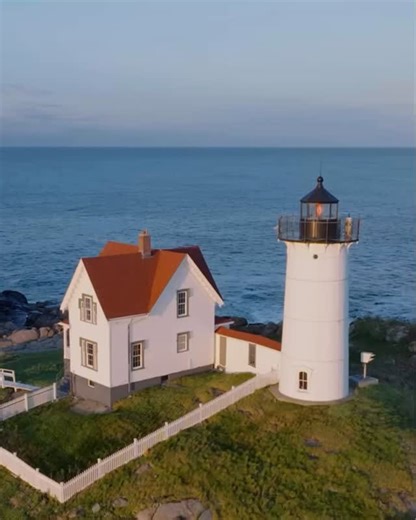 🎄 Merry Christmas Eve from York Beach, Maine! 🎄 If you’re dreaming of salty air, sandy toes, and classic Maine summer memories, onelongbeach.com is where those dreams start. Our vacation rentals put you right in the heart of York Beach, steps from Short Sands, minutes to Long Sands, local shops, dining, the iconic Nubble Lighthouse and all the coastal charm Maine is famous for. Whether you’re planning a family getaway, a couples retreat, or a week packed with beach days and sunsets… we’ve got 