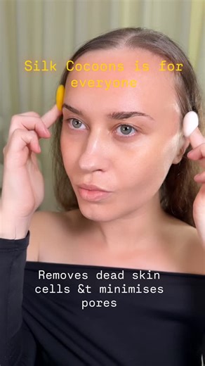 Dr Lili | Acupuncturist | Author | Speaker | on Instagram: "Interesting fact: massage with a silk cocoon works on a very different level than hands, tools, or scrubs. Silk doesn’t disinfect like alcohol — instead, it creates an environment that’s less friendly to bacteria, doesn’t trap excess moisture, and doesn’t irritate inflamed follicles. This makes it especially helpful for inflamed or pustular acne and skin that reacts badly to strong actives. Gentle cocoon movements also calm the nervous 