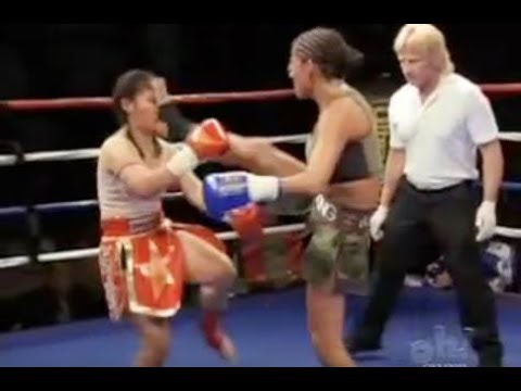 Lisa King Demonstrates a Stunning Axe Kick vs Thai Fighter