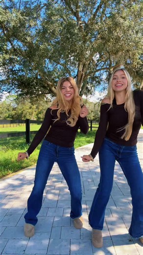 I turned my sister into me 👱🏻‍♀️🤣 #fyp #dance #viral #trending #sisters