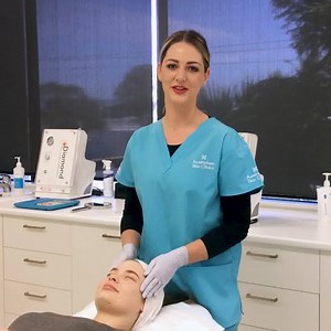 Find out what makes our 6-steps to Shine (Express) Microdermabrasion so effective in treating acne and the signs of premature ageing. Did you know... That fortnightly to monthly treatments can put you back in control of your skin! 🙌 | Australian Skin Clinics