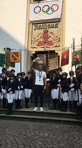 31K views · 728 reactions | Christian Kukuk holte mit seinem Checker Einzelgold bei den Olympischen Spielen in Paris 磊 ✍️ Jetzt durfte er sich in das Goldene Buch der @stadtwarendorf eintragen. #olympics #paris2024 #springsport #reitsport #pferdeliebe | Hooforia | Facebook