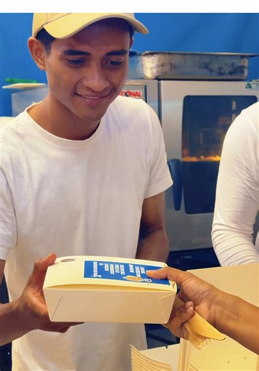 We’re OPEN today at @ARTBOX Singapore 2026 🔥 Thank you for the amazing support yesterday, truly appreciate every single one of you who came by, queued and showed us so much love 🫶 Catch RÖSTii live at our booth and get your hands on our signature crispy-on-the-outside, fluffy-on-the-inside rösti made fresh, served hot and packed with flavour 🤤 From classic favourites to loaded bowls, this is your sign to come hungry and leave happy. 📍 Booth 302 🗓 Happening today until 11pm 🎟 Entry tickets 