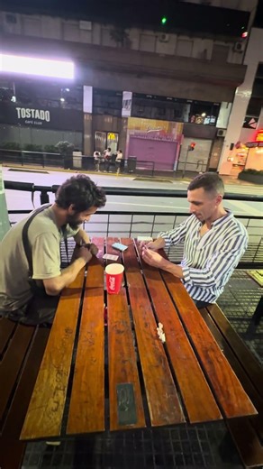 The Masters of Argentinian Truco, Santi vs Alan, play the last points by envido and truco