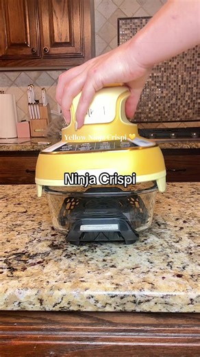 This non toxic 4-in-1 cooker can ReCrisp, Bake, Air Fry, and Max Crisp — plus it comes with TWO containers including a 7 cup and 4 quart with lids. #ninjacrispi #nontoxic #airfryer