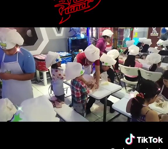 Crea tu Pizza Galáctica en Pizza Planeta