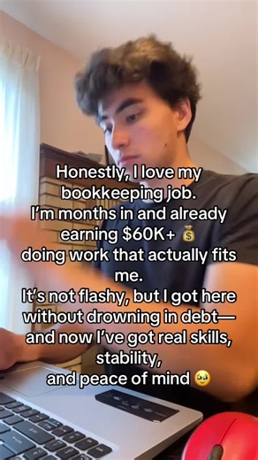 The best way to get a job in Accounting without a degree or previous experience is through CourseCareers. Follow me to learn how to start with the free intro course and land your first remote job in finance! #bookkeepingjobs #financecareer #careeradvice #careertiktok #jobhunt #jobs #hiring #hiringnow #career #remotejobs #remotework #bluecollarcareer #jobshiring #workfromhome