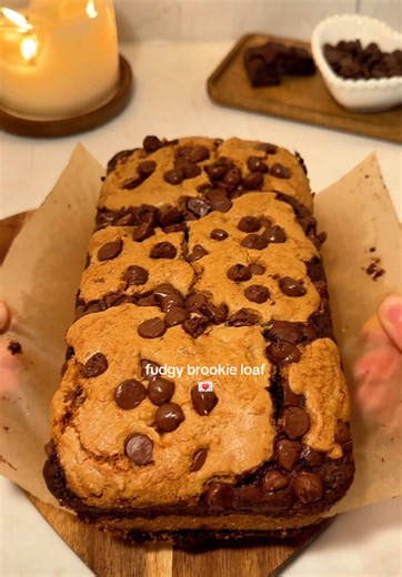 Fudgy Brookie Loaf 🧸🤎🍫 Fudgy brownie gooey chocolate chip cookie dough in every bite 🤎 Brownie Layer * 113 g unsalted butter, melted * 150 g granulated sugar * 100 g brown sugar * 2 large eggs * 1 tsp vanilla extract * 95 g all-purpose flour * 40 g unsweetened cocoa powder * ½ tsp salt * 85 g chocolate, chopped Cookie Layer * 113 g unsalted butter, browned and cooled * 100 g brown sugar * 50 g granulated sugar * 1 large egg * 1 tsp vanilla extract * 150 g all-purpose flour * ½ tsp baking sod