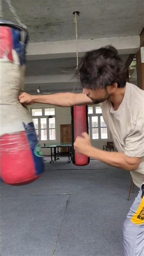 how to box with a punching bag 😞 #boxingtraining #tranning