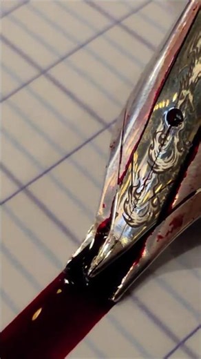 Close-up of how a fountain pen works
