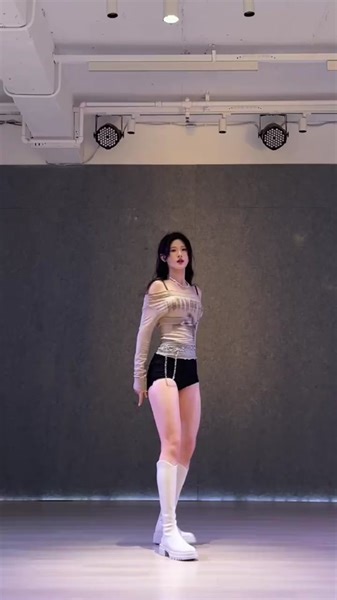 Hyuna! Forever a legend! #dance #dancer #fyp #beauty #koreanwave #kpop #heels #figureskating #현아 #hyuna