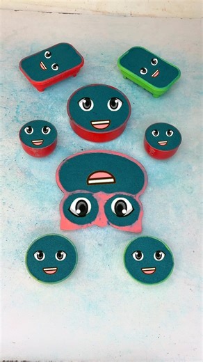 Oddly Satisfying Kinetic Sand Emoji Faces 💚 | Perfect Smash & Smooth Cutting ASMR