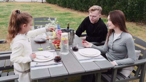 Patio Table and Chairs Set with Umbrella Hole, HDPE Patio Dining Set for 6, Outdoor Dining Set for Lawn, Patio, Porch, Deck, Poolside, Yard (White, 7-Piece)