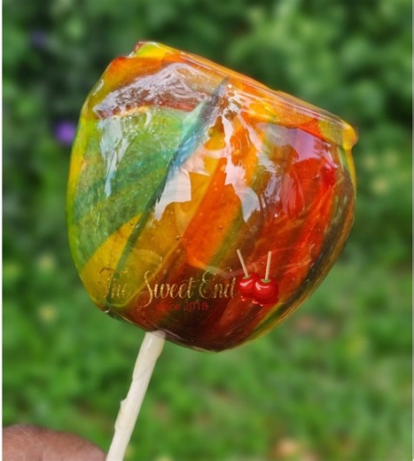 1.9M views · 22K reactions | Fruit rollup Candy Apple 殺 #tastetherainbow #fruitrollup #candyapple #hardcandy #happiness #explorepage #fyp | The Sweet End | Facebook