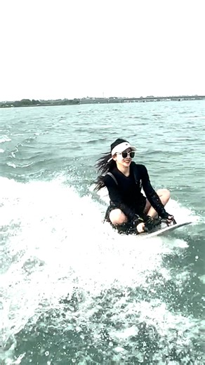 3.4M views · 10K reactions | RUSH WAVE ,Feel the joy of surfing in summer #rushwave #Surfing #surfboard #electricsurfboard | RUSH WAVE | Facebook