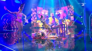 79K views · 593 reactions | Der Buntstift rastet zu dem Hit "Uptown Funk" auf der Bühne vollkommen aus und zeigt damit, dass er nicht nur in einer Farbe malen kann.落 #MaskedDancer #TMDP7 | The Masked Singer Germany | Facebook