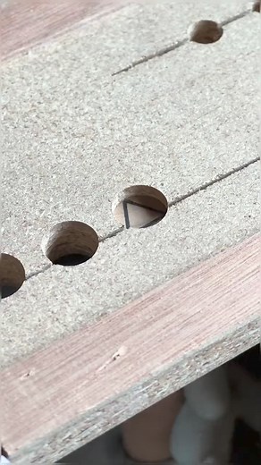 I thought of a new form of wedge. #woodworking #woodworkingtips #diy #jig #japanesecarpenter | Vijay Kmopj