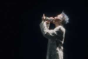 12K views · 347 reactions | 【GD暌違8年韓國零下開唱　驚喜合體CL嗨炸3萬人】 看到GD就暖起來了！舞台王者～ ＃GD #權志龍 | 壹蘋娛樂 | Facebook