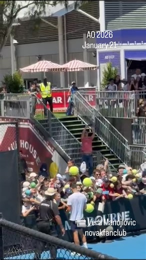 NOLEMANIA continues in Melbourne 😊 Novak was signing and taking selfies for a long time during his practice today ❤️ 📹 @veramanojlovic_ | NOVAK DJOKOVIC FAN CLUB