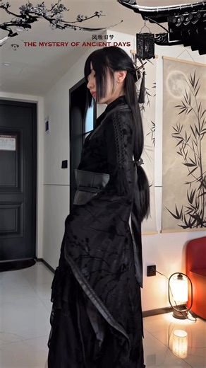 ʀᴏxʏ on Instagram: "Well… the last video of this year in this outfit 😹🖤 I never planned to run my Instagram in this direction, it simply became a space for self-expression, not impression. I won’t be summing up the year, because life doesn’t stop. It just keeps going. I’m truly grateful to you for all the love and support. Your messages mean more to me than you know 🫂 Moving to China for a while, I started living alone for the first time and this New Year I’ll be celebrat