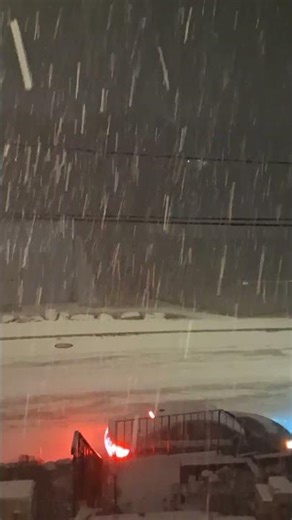 What a unique Friday night alone. The snow just started 🫡🇺🇲🥃💨.