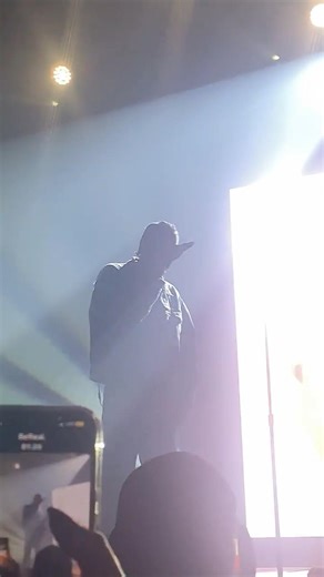 POV you’re at Daniel Caesar’s Intimate show, full videos on my channel #danielcaesar #rnb #livemusic