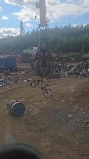 Get out into the yard! @digitalundergroundofficial The Humpty Dance | Bicycle Film Festival