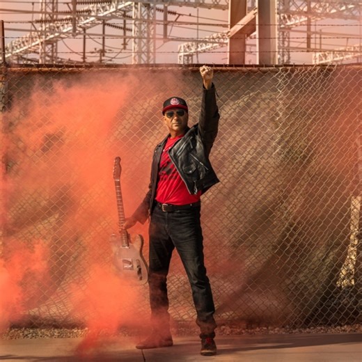 Tom Morello、新曲「Pretend You Remember Me」リリース＆MV公開！"移民追放と誘拐によって引き裂かれた全ての家族のため"の反I.C.E.アンセム| 激ロックニュース