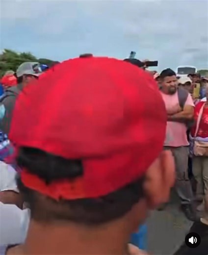 Que fácil se le hace tanto a #Layda como #EsLiz mandar a su gente, pedir que vayan hasta la oficinas de gobernacion un comité de cañeros y listo, según ellos se acabó todo, pero este problema es desde hace tres años, y hoy los cañeros están cansados de un gobierno de simulación, de cu4rTa. Así como pedían el voto, así que se pare tanto #Layda y todas esas autoridades a dar la cara, pero eso nunca sucederá. | La NETA TIME Escarcega. periodismo ciudadano.