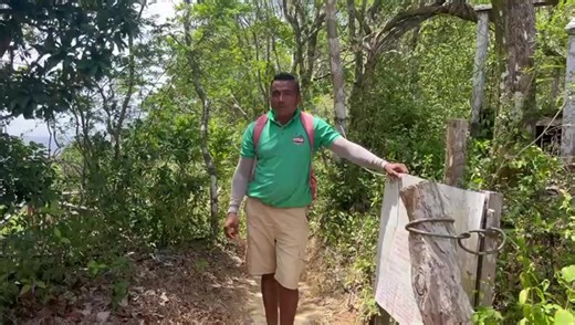 🌟🌿Get Ready to Elevate, Divide, & Conquer your way through the Jungle!🌿🌟 😱 WOWZA! Imagine standing atop the breathtaking mountains of Las Nubes Adventure Park & Nature Reserve, surrounded by lush greenery and guided by the incredible Ariel. You’re not just on any mountain—you’re on the ✨️ Continental Divide of the Americas! ✨️ ➗🌋 This epic landmark separates the Pacific Basin from the Atlantic Basin. To the West, gorgeous Pacific beaches await you in Nicaragua, while to the East, the stunn