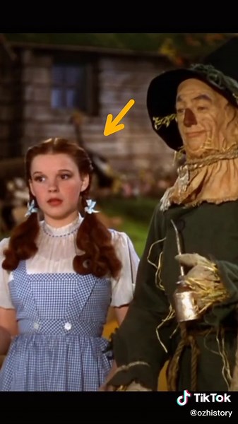 Let’s talk about the h*nging Munchkin myth 🍭 Trigger warning ⚠️ #wizardofoz #munchkin #myth #urbanlegend #fypシ