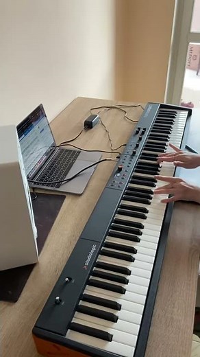 Studiologic Numa compact 2 with external speaker Yamaha HS7