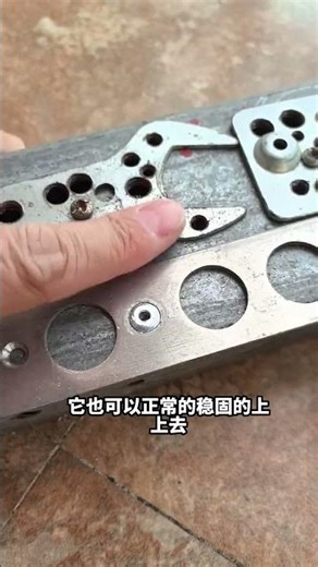 Spring-loaded screwdriver, spring-loaded screwdriver bit, one-handed operation, universal screw fixi