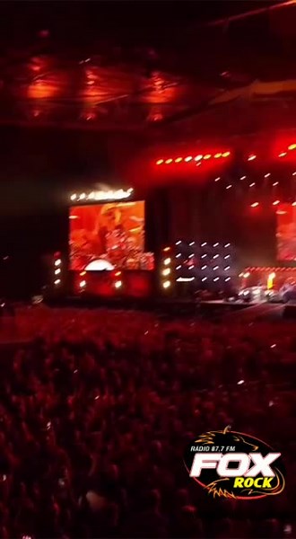 277K views · 14K reactions | O primeiro dos dois shows da banda Foo Fighters em tributo ao baterista Taylor Hawkins, foi assim... Oliver Shane Hawkins, filho de Taylor Hawkins, tocando My Hero na bateria no incrível Show tributo do pai. Que noite! www.radiofoxrock.com.br e 87.7 Fm( Sorocaba). . . . . #taylorhawkinstribute #foofighters #Rádiorock #rádiofoxrock #grunge #shows #taylorhawkins | Rádio Fox Rock | Facebook