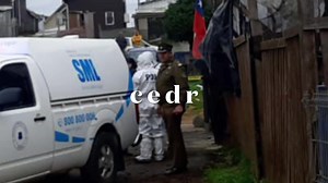 #Purranque Personal de la PDI y el SML ya se encuentran en el lugar del siniestro ocurrido este medio día y que cobró la vida de dos menores de edad y una persona adulta Pasado el medio día de hoy un voraz incendio afectó a cuatro viviendas en la población César Negrón, específicamente en las calles Alberto Guzmán esquina Francisco Leimbach Más detalles en las palabras de la Fiscal (s) Ana María Díaz, Fiscalía Local de Río Negro | Club de Emergencias Décima Región