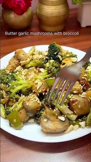 Healthy Butter Garlic Mushrooms with Broccoli