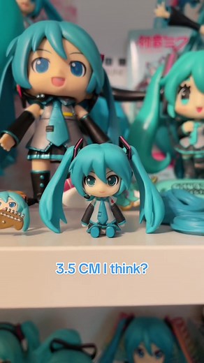 Exploring My Tallest and Smallest Hatsune Miku Figures