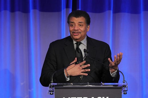 Neil deGrasse Tyson talks aliens and planets in San Diego
