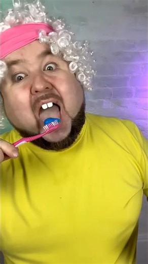 How to use toothpaste😳