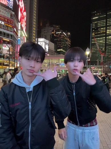 曽根凌輔とザ・アバユウナのダンスメドレー